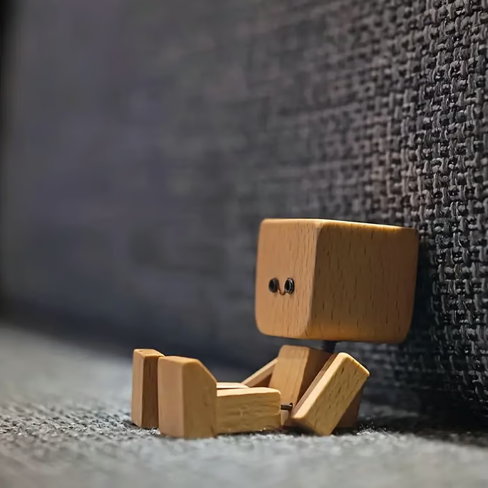 Wippendes Holzmännchen Mit Wohlfühl-Lächeln – Kreatives Auto-Duftaccessoire