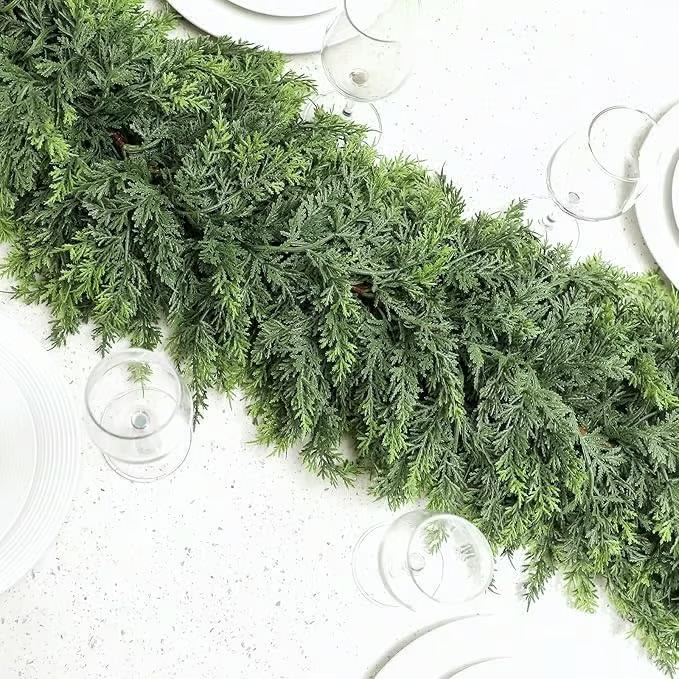 2025 Künstliche Zederngirlande für Weihnachten