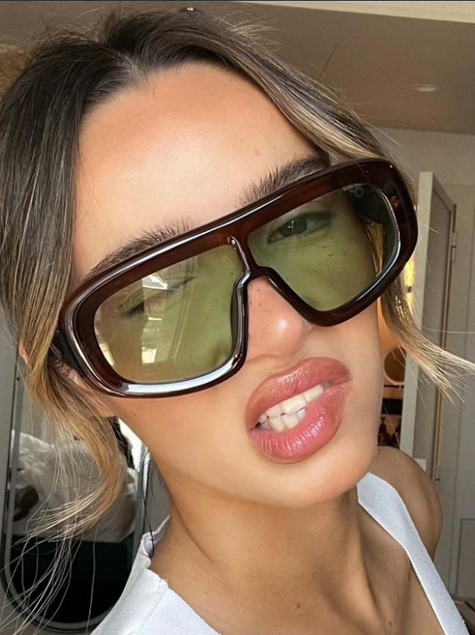 Sonnenbrille mit übergroßem Rahmen